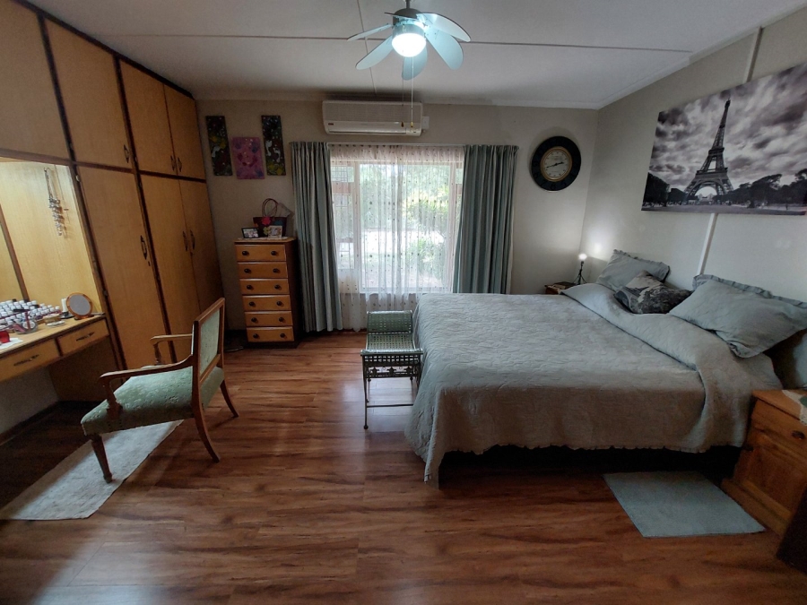 5 Bedroom Property for Sale in Oudtshoorn South Western Cape